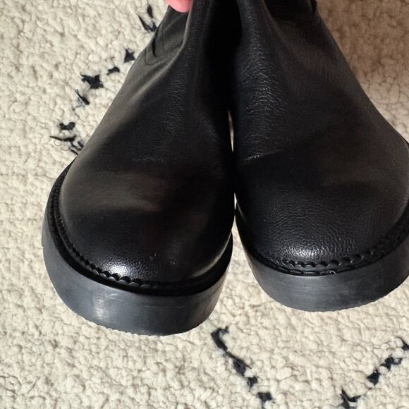 Donald Pliner Stella black goat leather pull-on Chelsea boots NWOB women's 8 - Picture 4 of 9